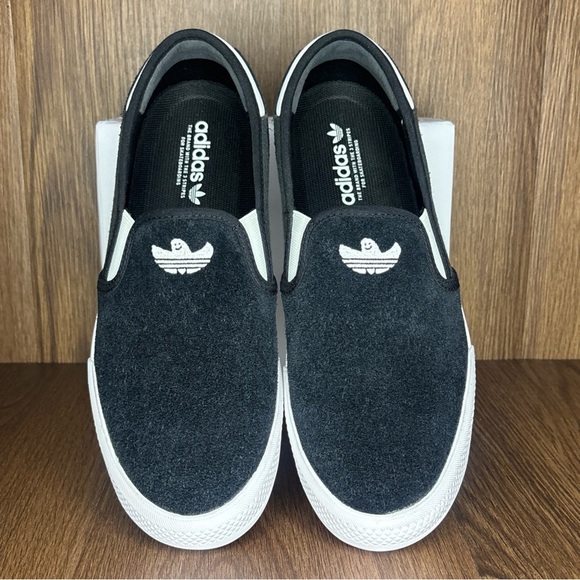 🔥🔥🔥Adidas Black and White Slip-On Shoes Size: 11.5🔥🔥🔥 - Picture 4 of 9